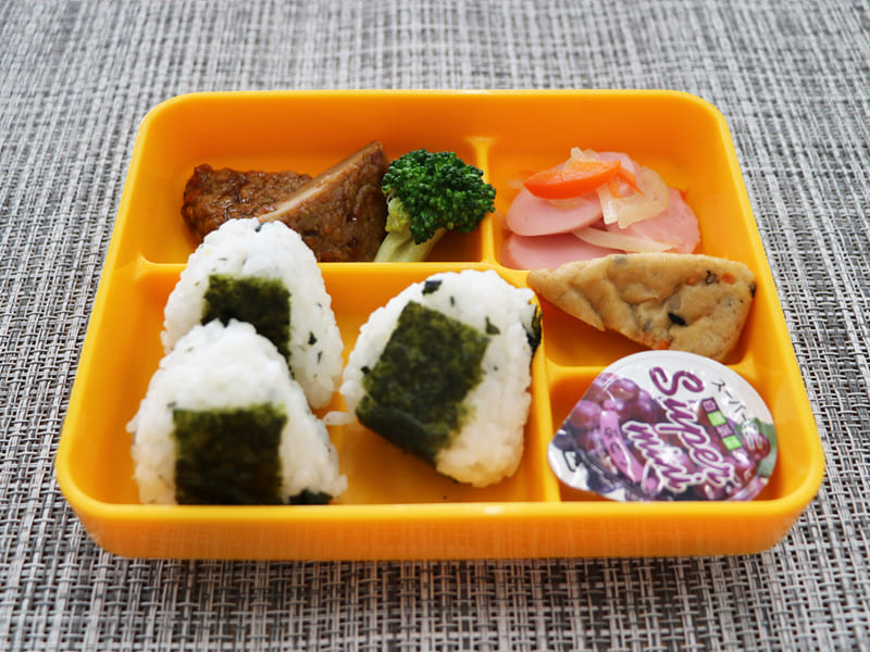 豆腐野菜ハンバーグおにぎり弁当